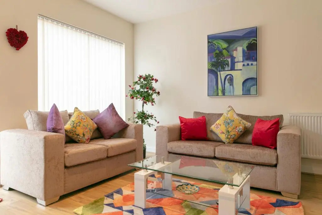 Addenbrookes Townhouse with Free Parking - 5 mins walk to Trumpington & Papworth Hospitals & Sleeps 6