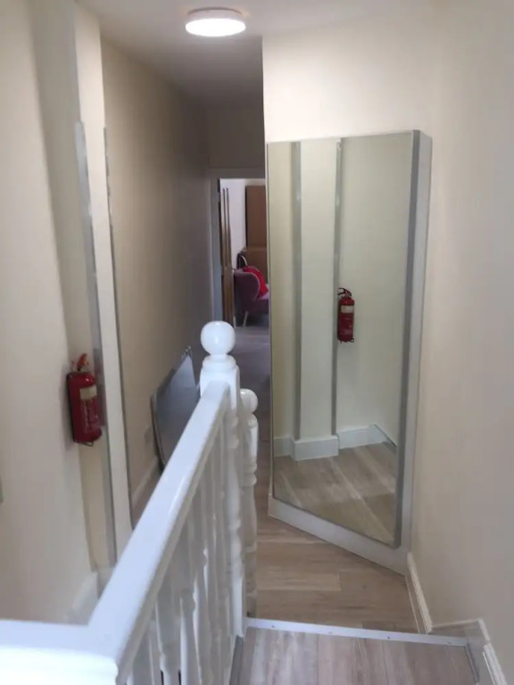 Inviting 6-bed House in London