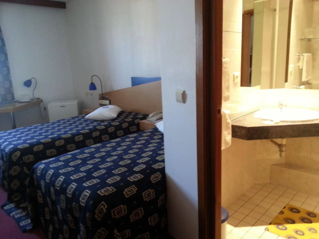 Iris Hotel