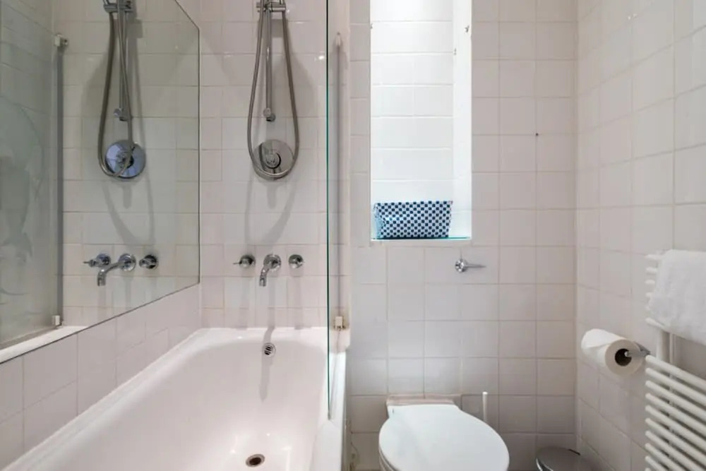 The Queensway Retreat - Modern & Bright 2bdr Home