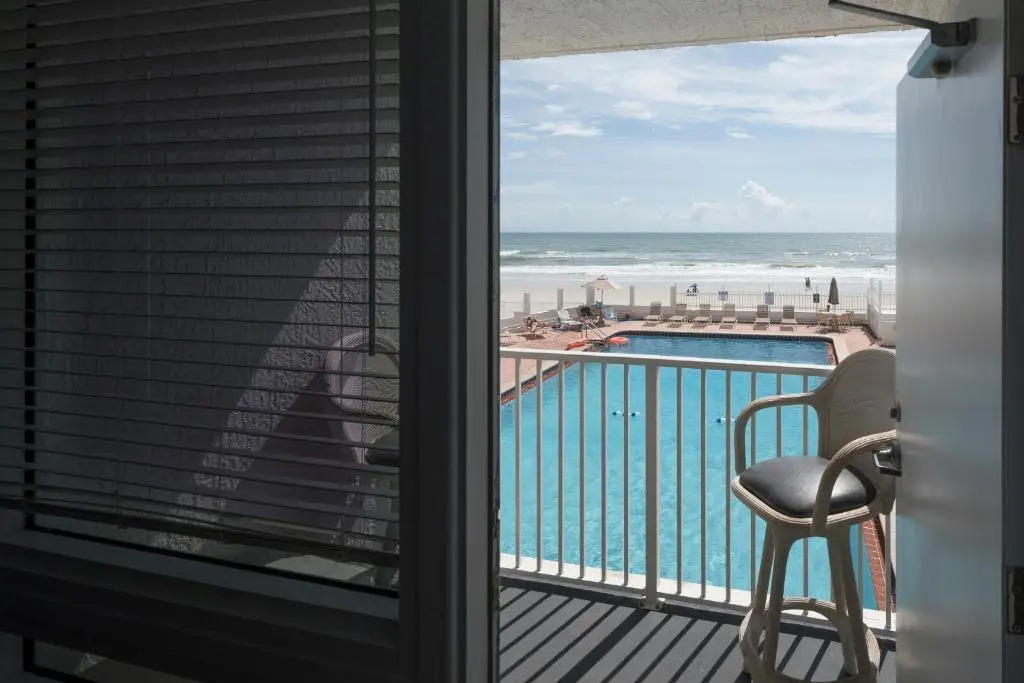 Ocean Jewel 219, 1 Bedroom, Ocean View, 2nd Floor, Pool, Sleeps 6