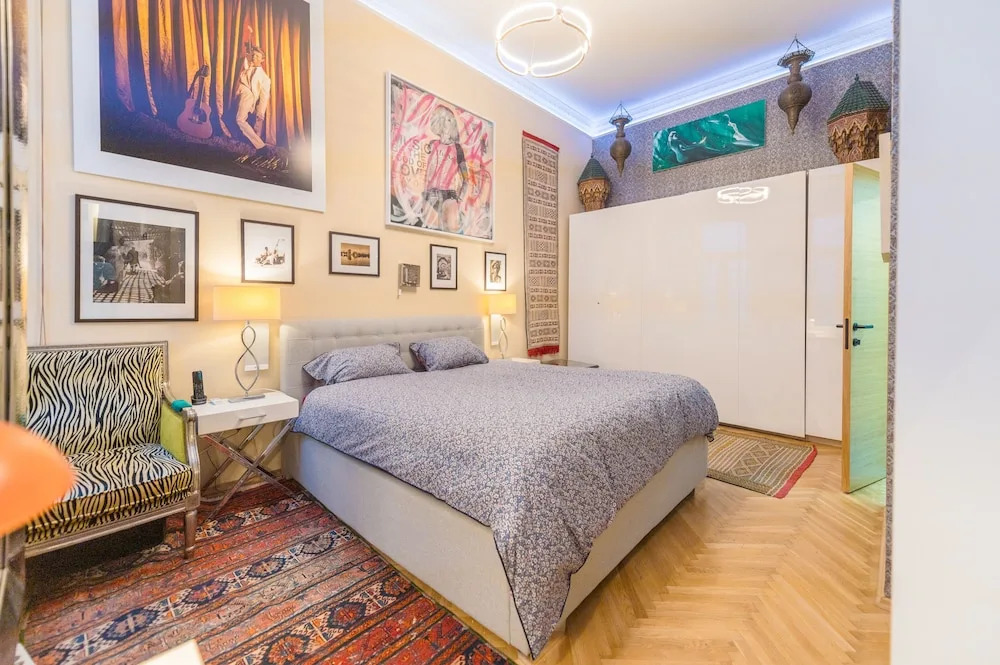 Venus Apartments - The Actor´s Den