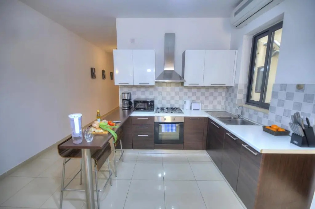 Large 3 bedrooms steps away from Balluta Bay BCAM2-1