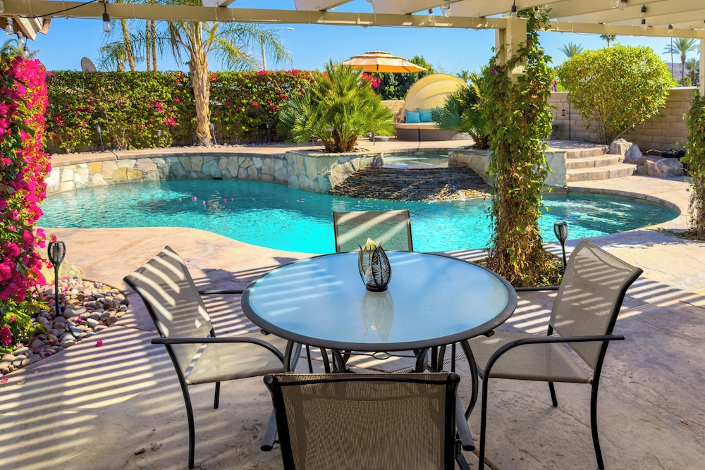 Indian Wells Oasis w/ Pool: Walk to Tennis Garden!