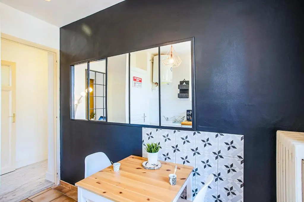 #4 Toulon CENTRE, BALCON, VUE SUR CORNICHE, LUMINEUX, AU CALME, STATIONNEMENT FACILE & GRATUIT