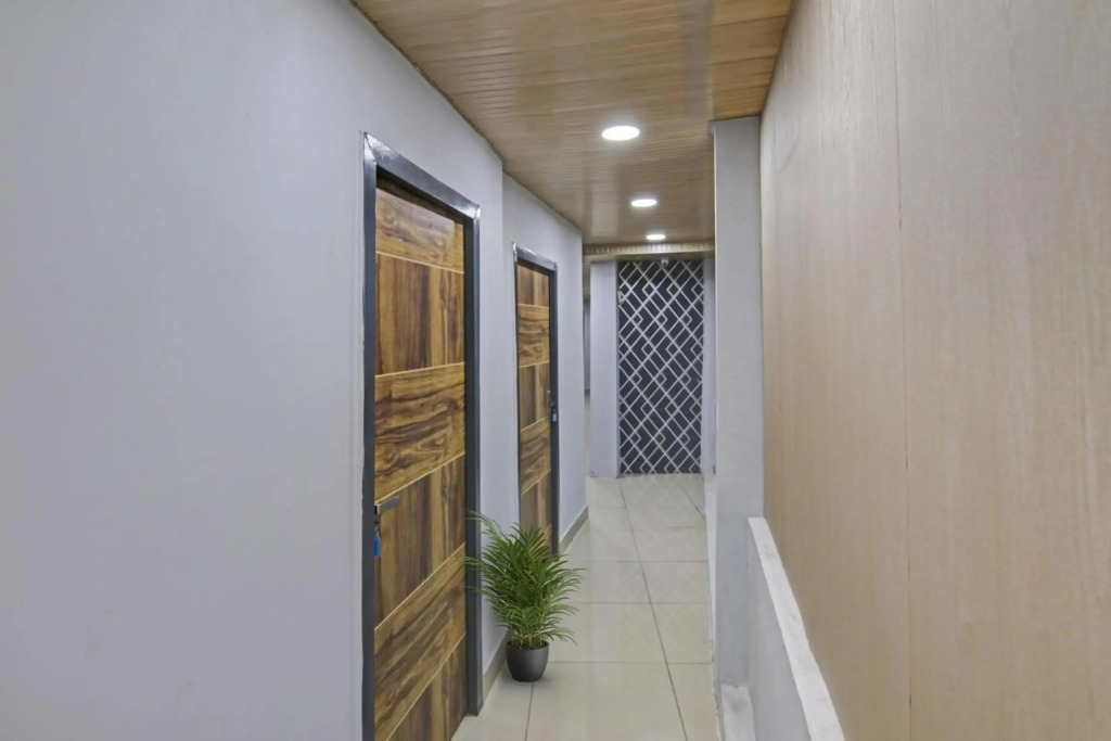 OYO Flagship 70389 Sr Residency