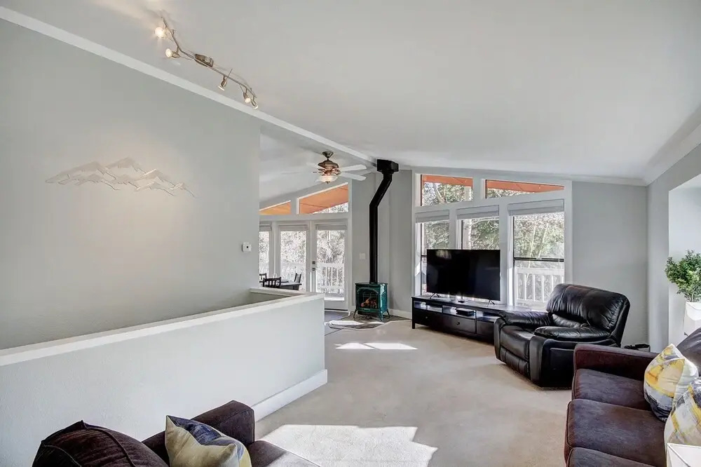 Ski Hill 3 Bedroom Home by Redawning