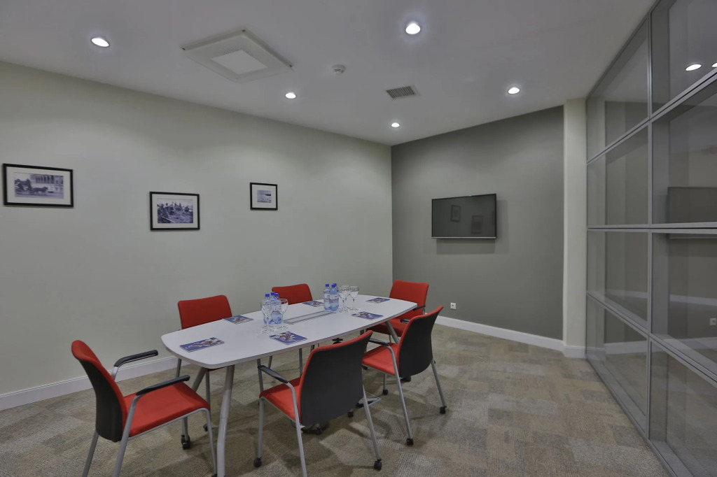 HomeBridge Hotel Apartments