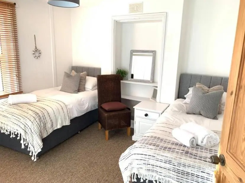 private Parking for 4 Contractors - Sussex Short Lets