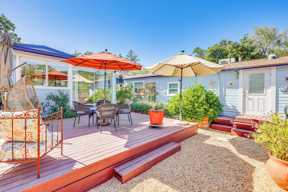 Romantic Casita w/ Garden + Deck 2 Miles to Plaza!