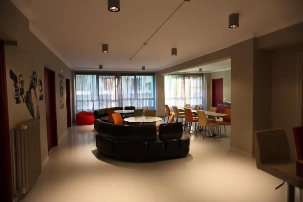 Stay Hybrid Youth Hostel
