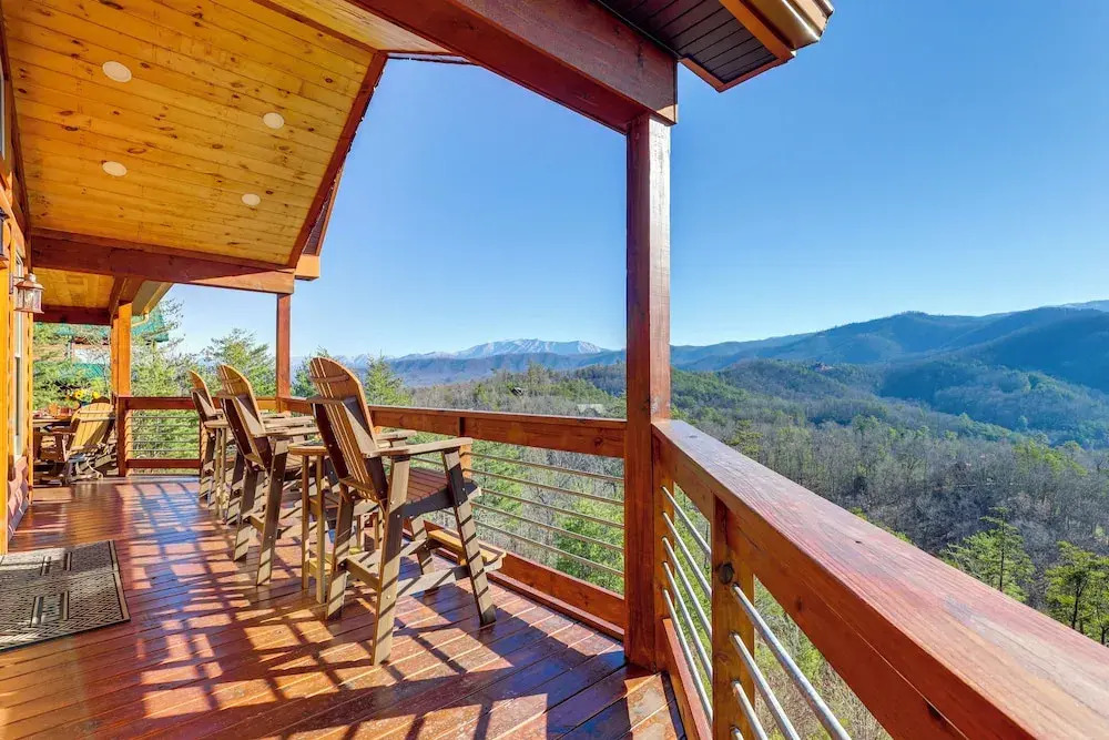 Majestic Mountain Views: Sevierville Escape!