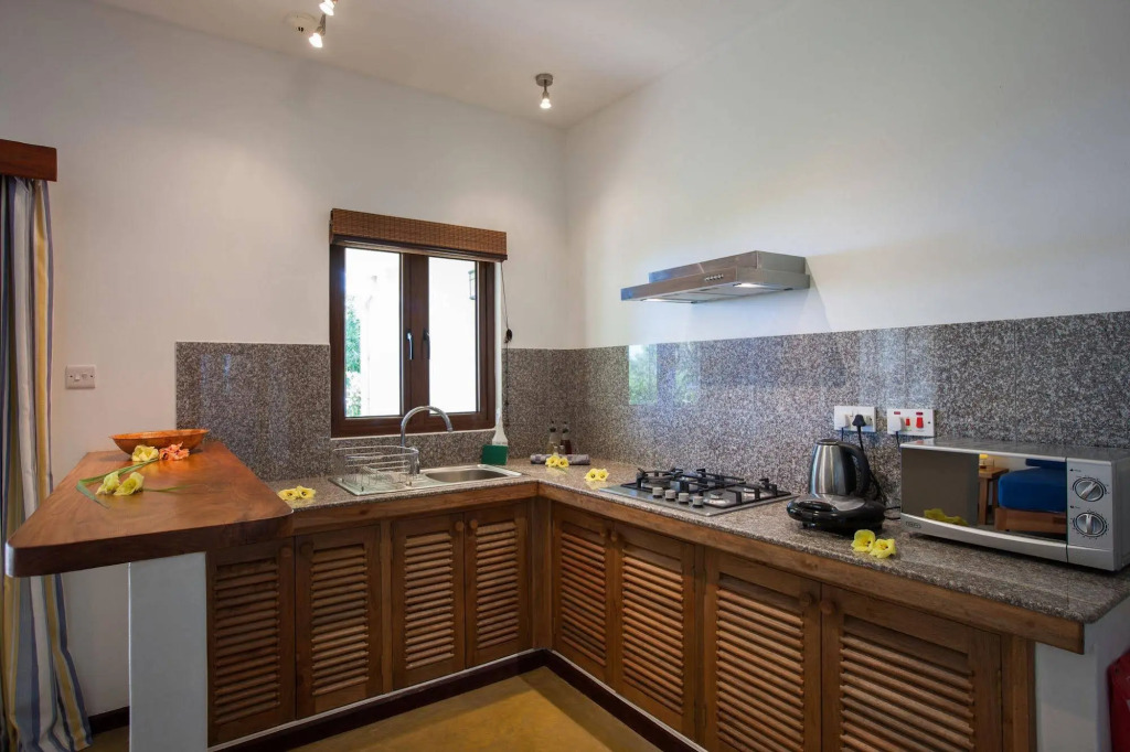 LHirondelle Self Catering Guest House