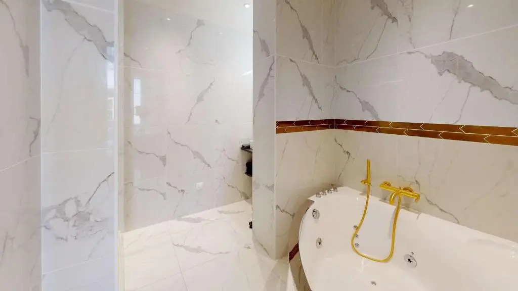 La Suite Royale (Adults Only)