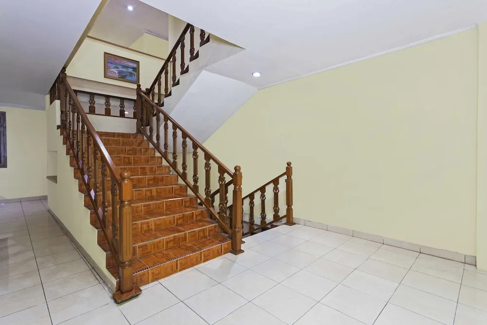 RedDoorz near Ciputra World Kuningan