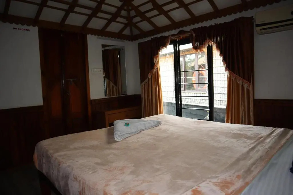 Kera Houseboats Alleppey