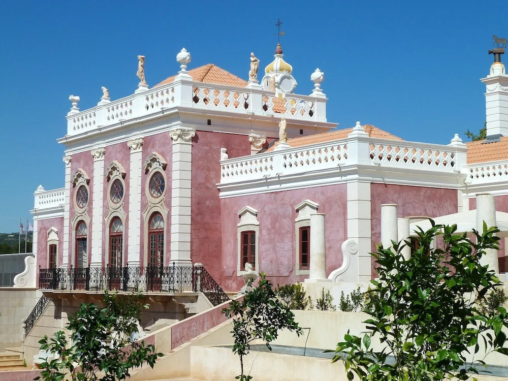 Studio in Estói, With Wonderful sea View, Pool Access, Enclosed Garden