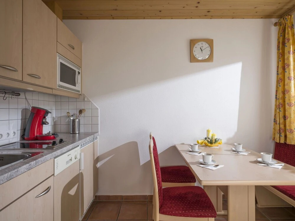 Alluring Apartment With Ski Storage,balcony,heating, Parking