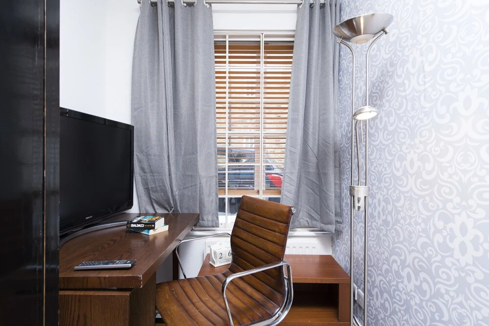 Quirky 2BR Mews House in Popular Earls Court