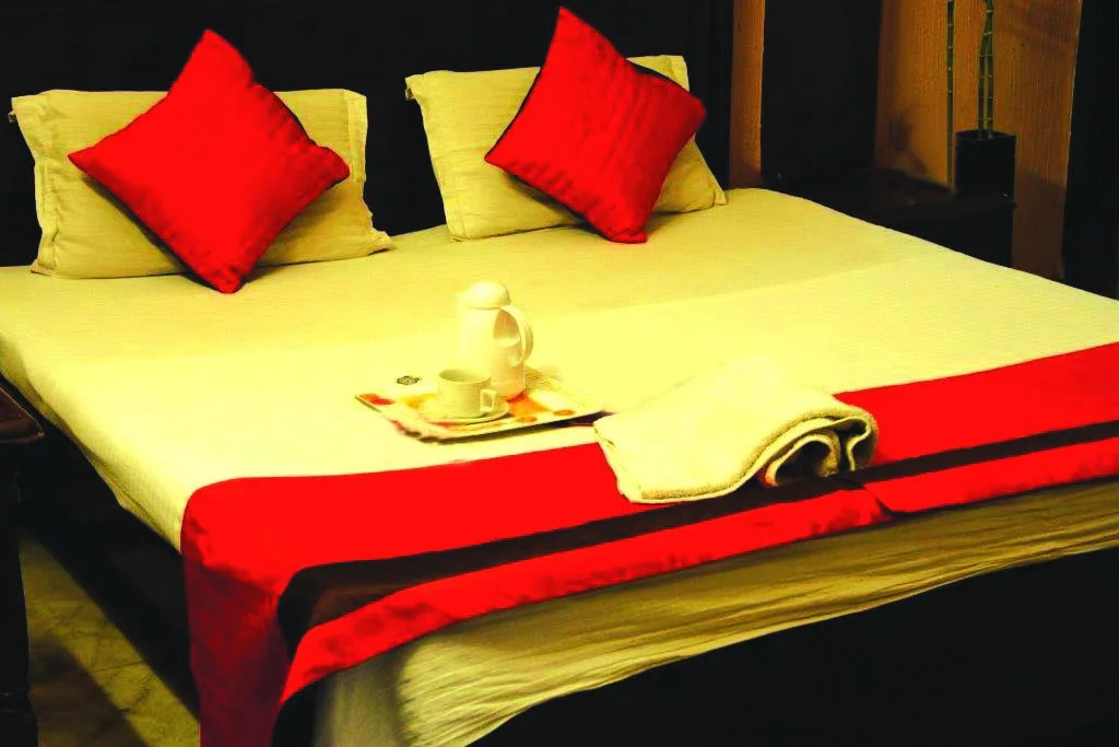 Hotel Garden View - Near Karol Bagh Metro Station and Gaffar Market