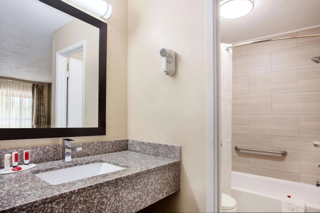Baymont by Wyndham Lake City I-75