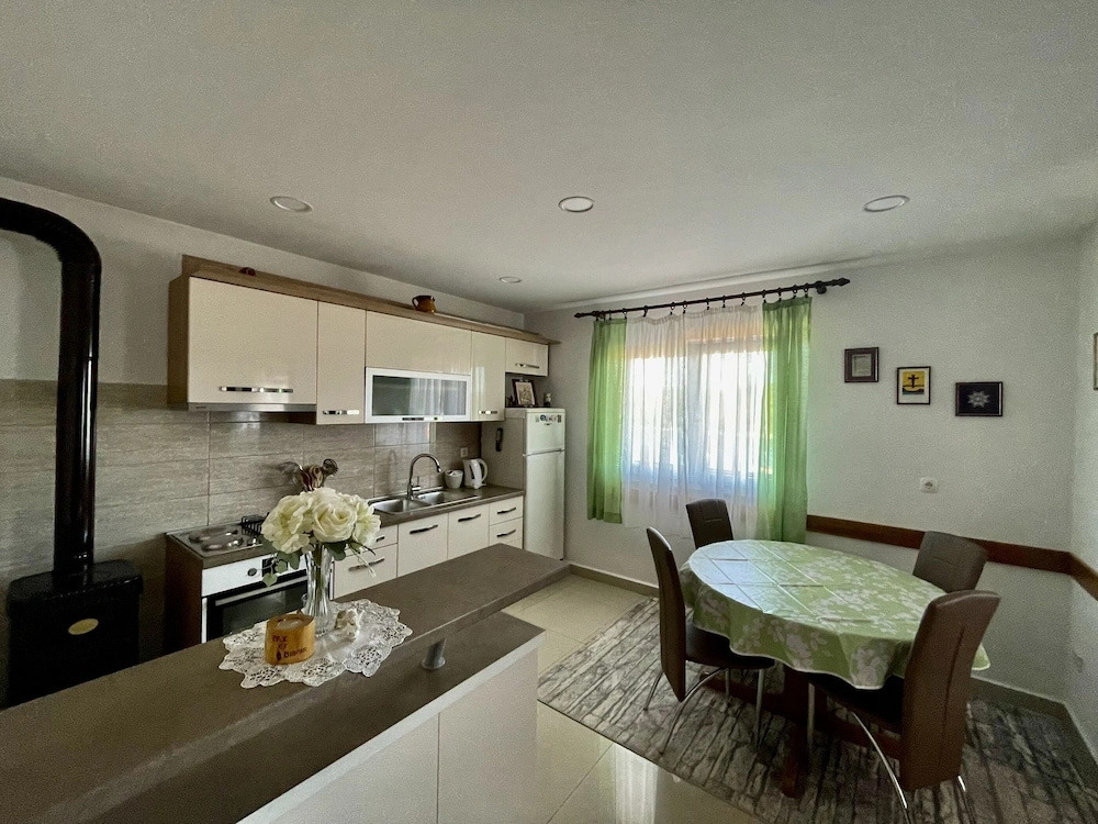 Apartments Veli Rat