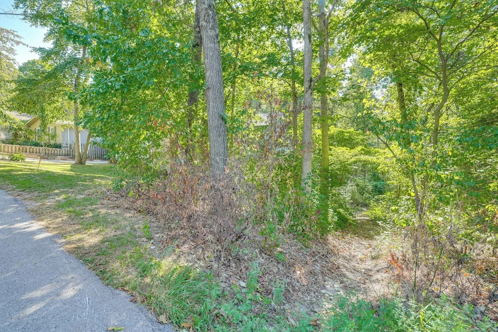 Home w/ Trail Access & Fire Pit in Bella Vista!