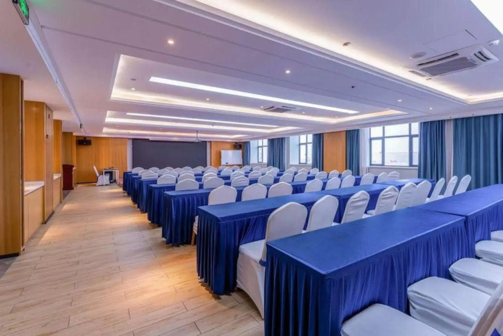 Huanpeng Holiday Hotel
