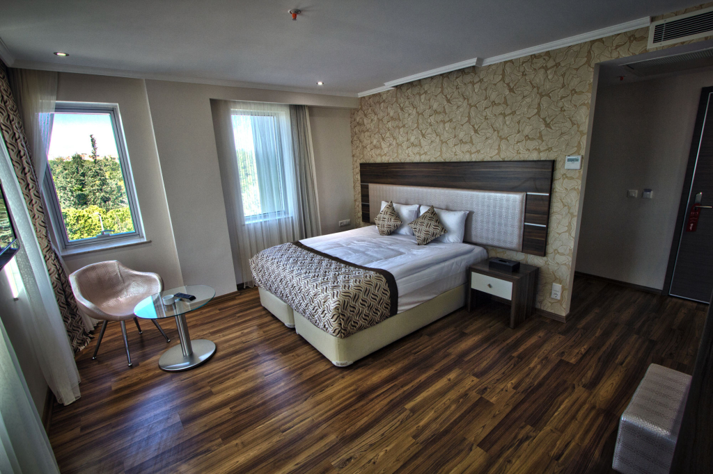 Edis Premier Hotel