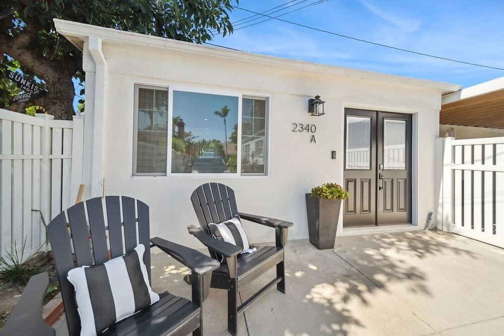 Chic Executive - Historic Floral Park Guest House 1 Bedroom Bungalow by Redawning