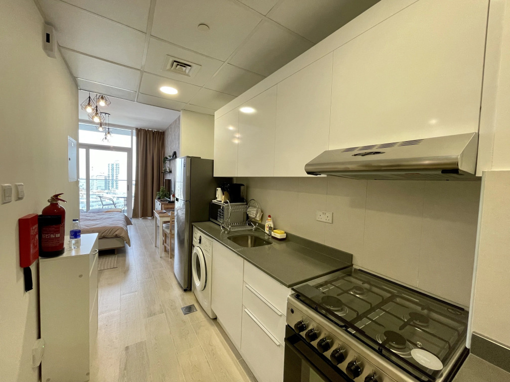 Spacious & Cute Studio with Balcony
