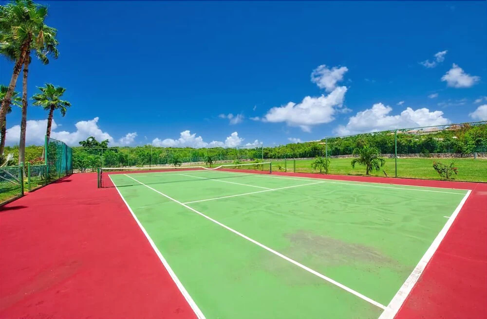 Exclusive Location, Heated Pool, Walk to the Beach, AC, Free Wifi, Concierge Services