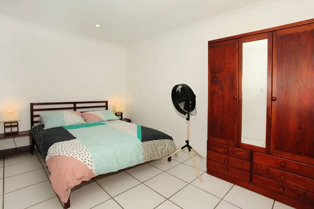 252 David Low Way