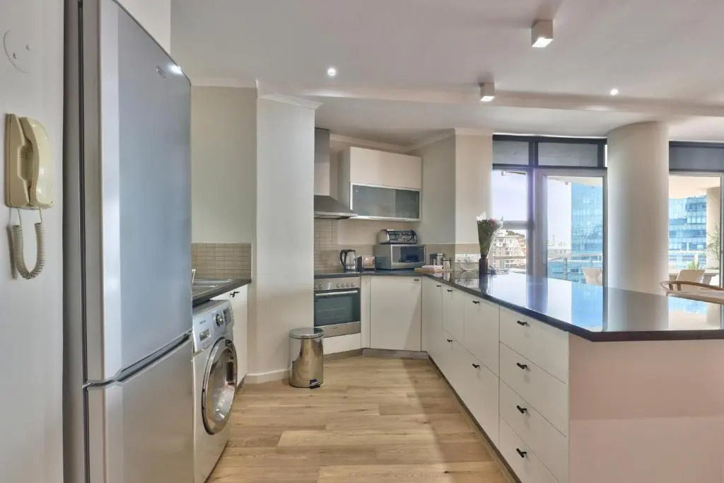 Stylish, Modern Apartment With Breathtaking Views.