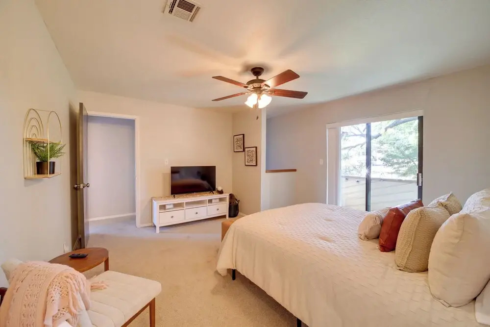 10 Mi to Dtwn Tulsa: Condo w/ Pool Access!