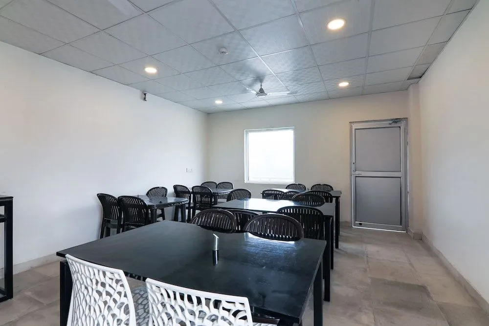 OYO 16685 SilverKey CD Sohna Road