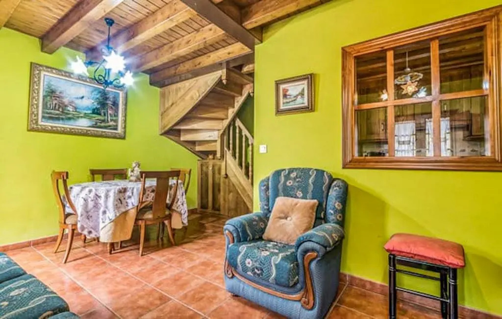 House with 3 bedrooms in Trescares with wonderful mountain view and enclosed garden 20 km from the beach
