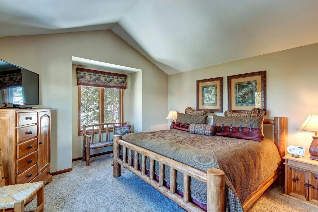 Grande Vista Boreas Pass by Pinnacle Lodging