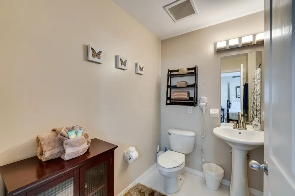 6 Mi to Disney: Group-friendly Kissimmee Retreat!