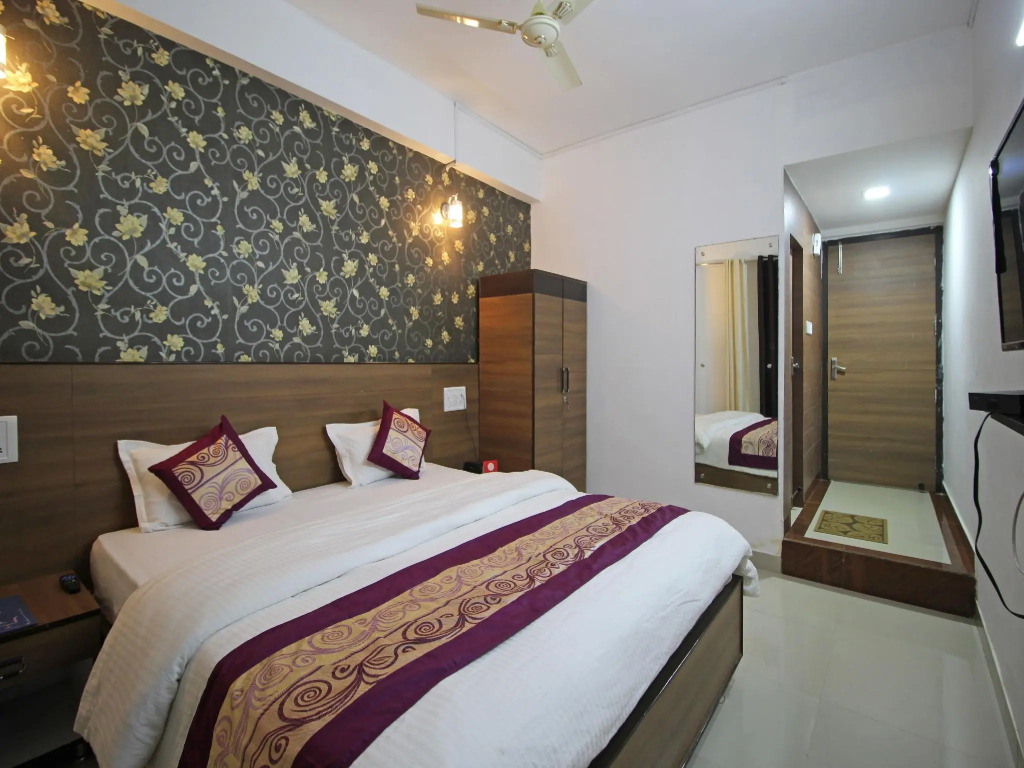 OYO 7524 Hotel Grand Celebration
