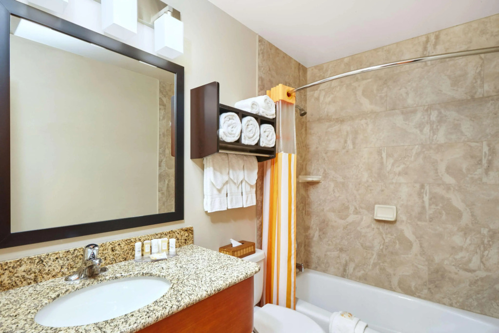 La Quinta Inn & Suites by Wyndham Chicago - Lake Shore