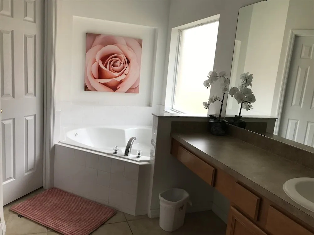 4 Bed And 3 Bath In Perfect Location With Pool By Florida Dream Home