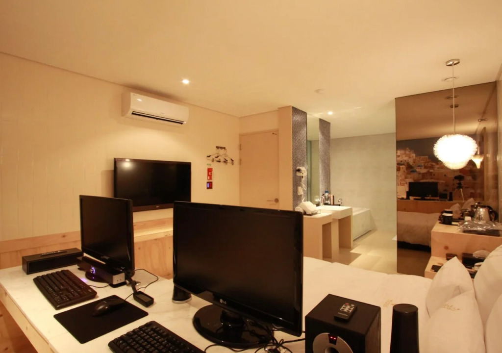 Shinchon Y Hotel