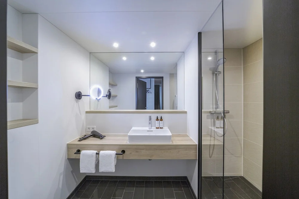 Black F House - Serviced Apartments