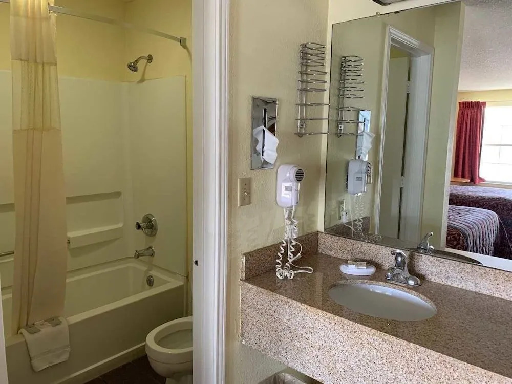 Key West Inn - Chatsworth