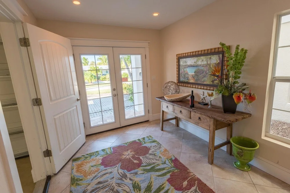 South Seas Apartment 6