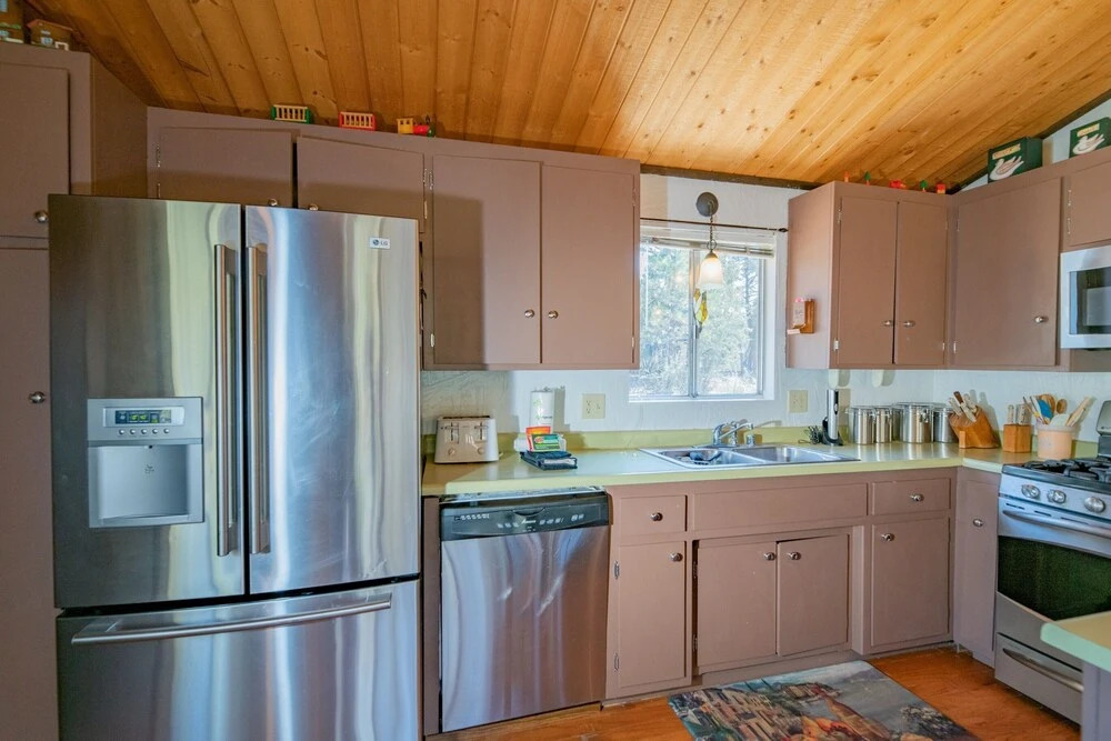 Lazy Bear Lodge - 3br/2ba/relaxing Forest Views/smart Tv/wifi/fenced Yard 3 Bedroom Home