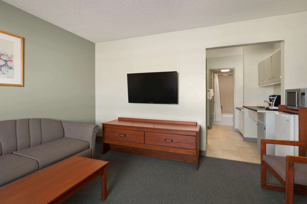 Econo Lodge Inn & Suites Cranbrook