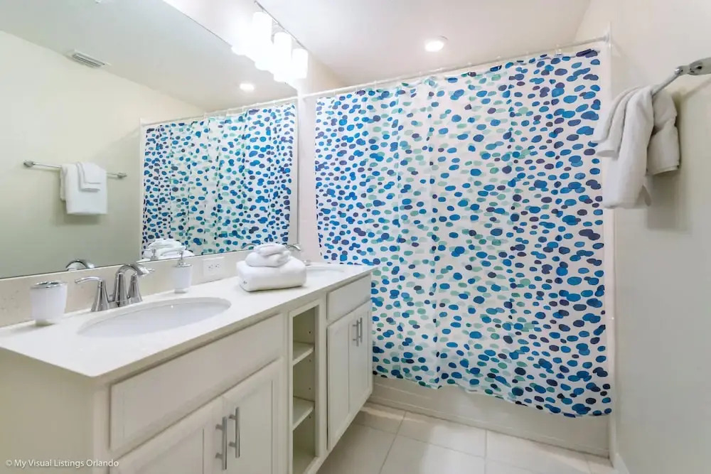 4714ct Amazing Story Lake Brand New Condo