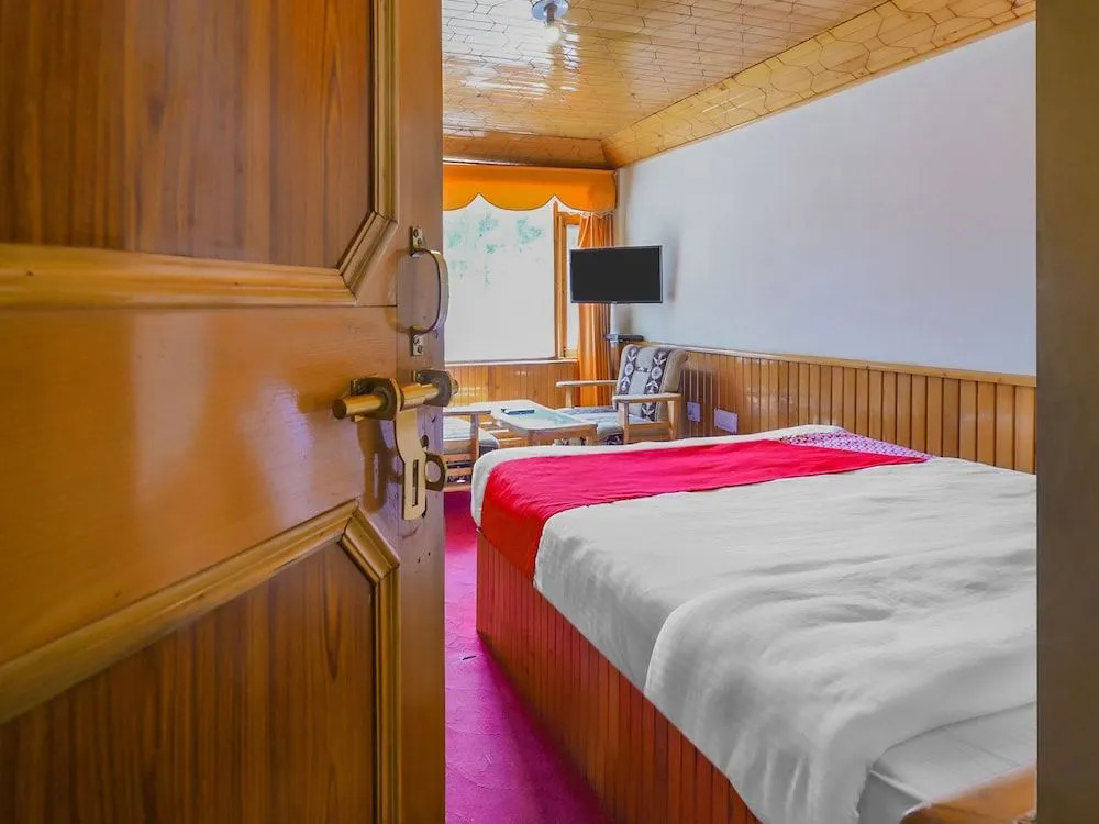 OYO 23371 Solang Holiday Inn